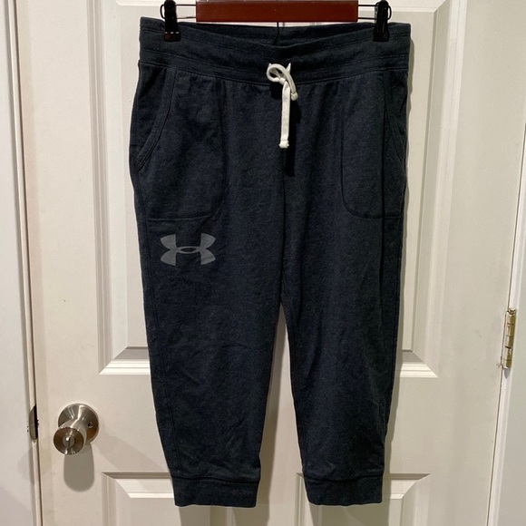 Under Armour Heat Gear Crops EUC - Picture 1 of 11
